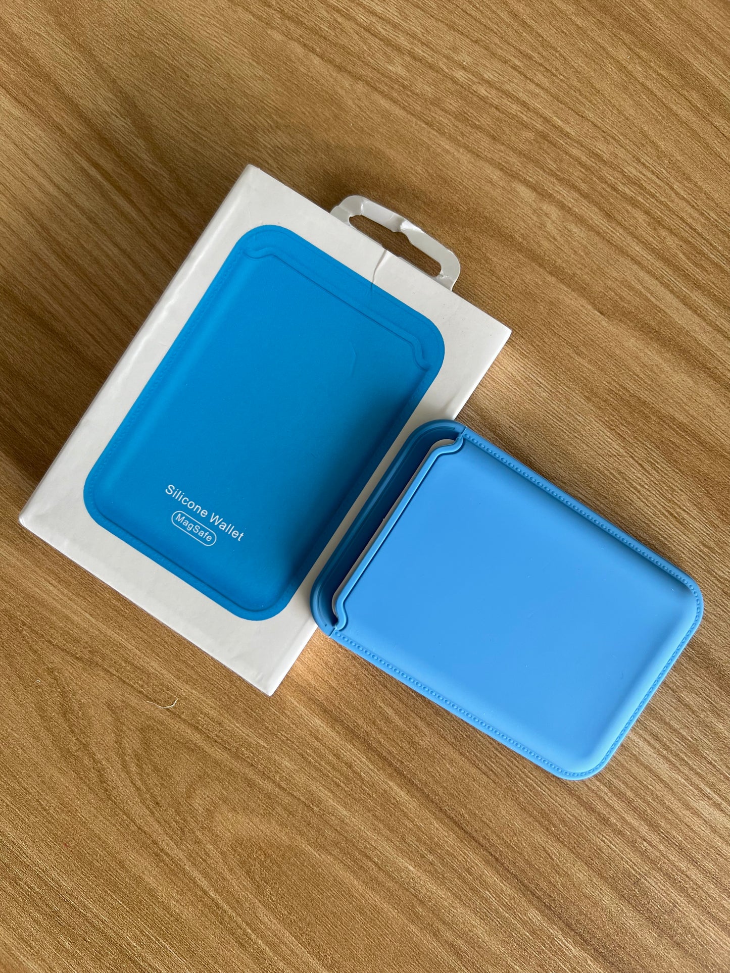 TARJETERO MAGNETICO EN SILICONA MAGSAFE